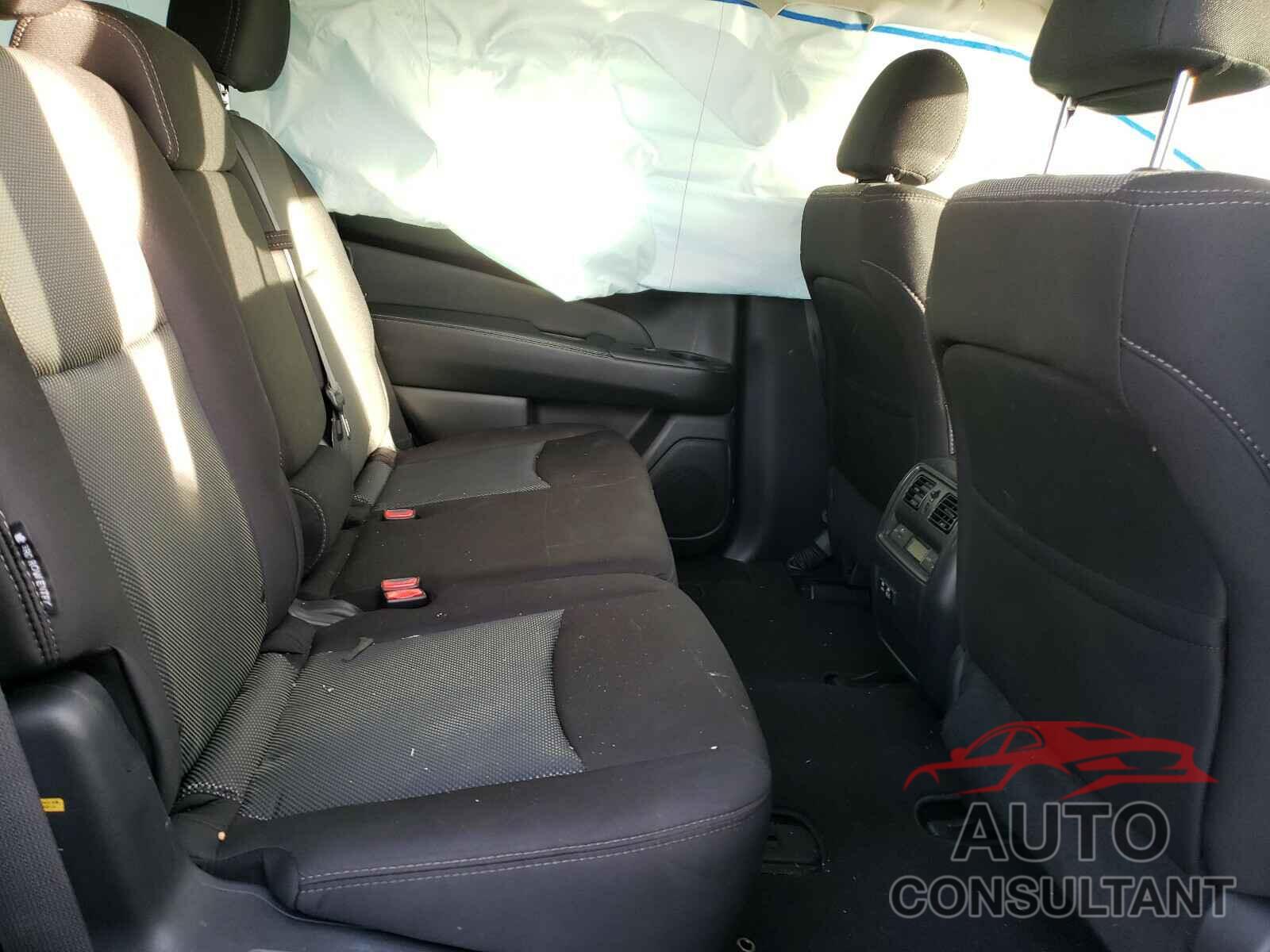 NISSAN PATHFINDER 2019 - 5N1DR2MN2KC634030