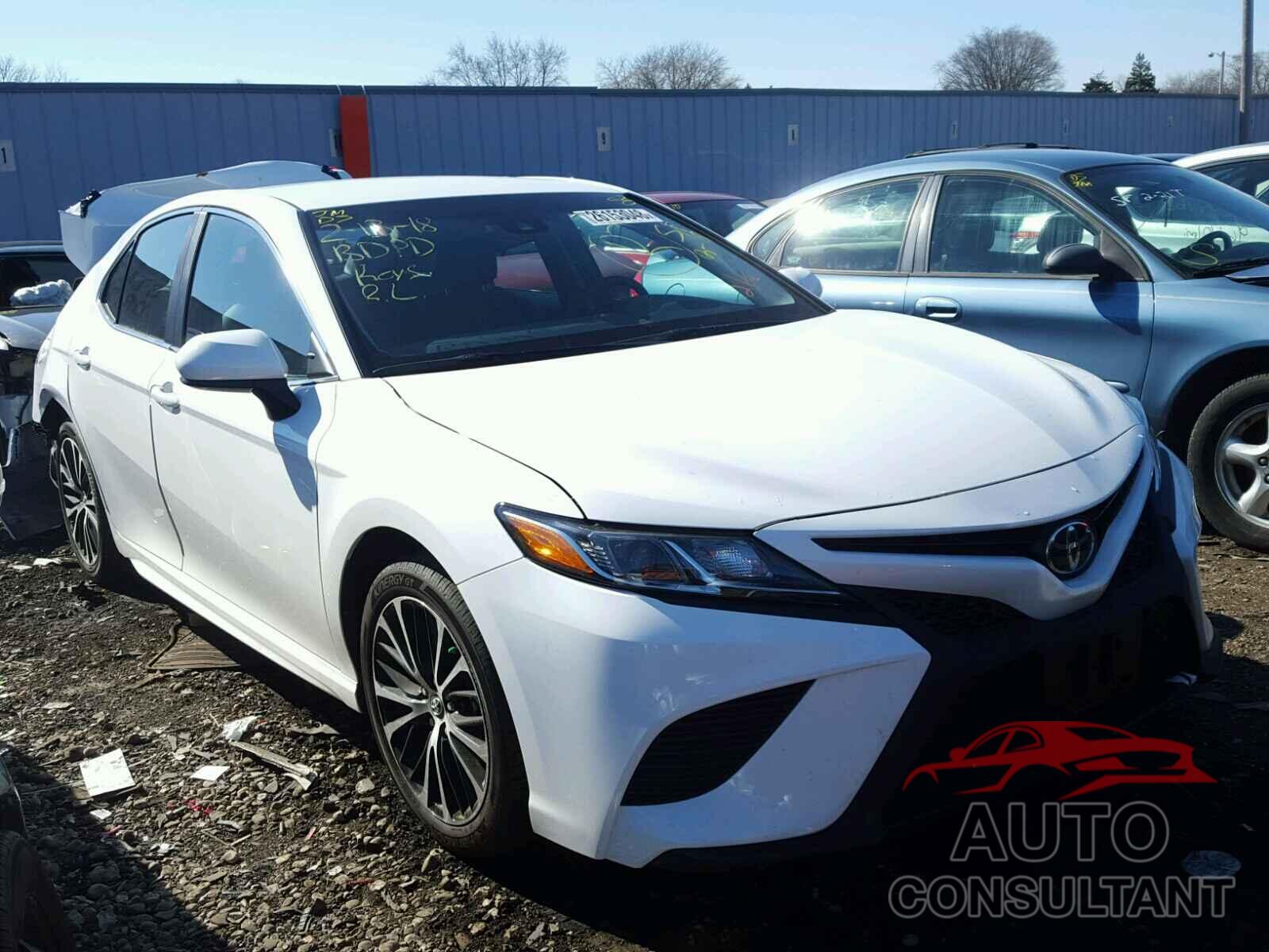 TOYOTA CAMRY 2018 - 4T1B11HK7JU574201