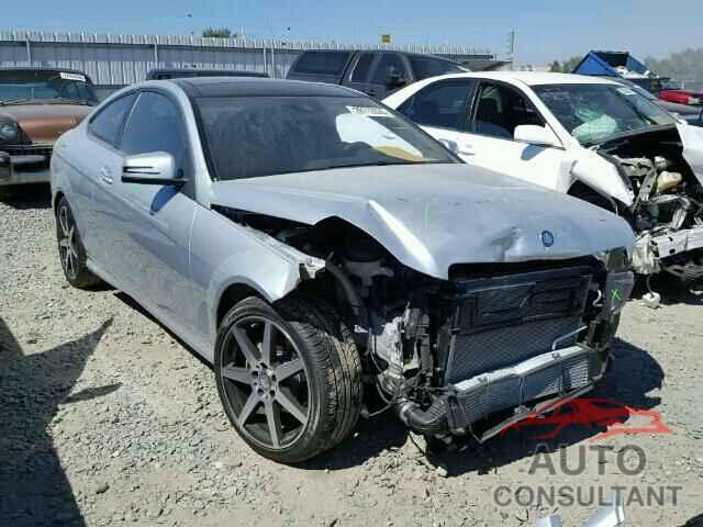 MERCEDES-BENZ C250 2015 - WDDGJ4HB6FG440917