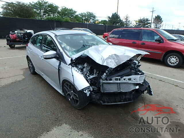 FORD FOCUS 2015 - 1FADP3K20FL217705