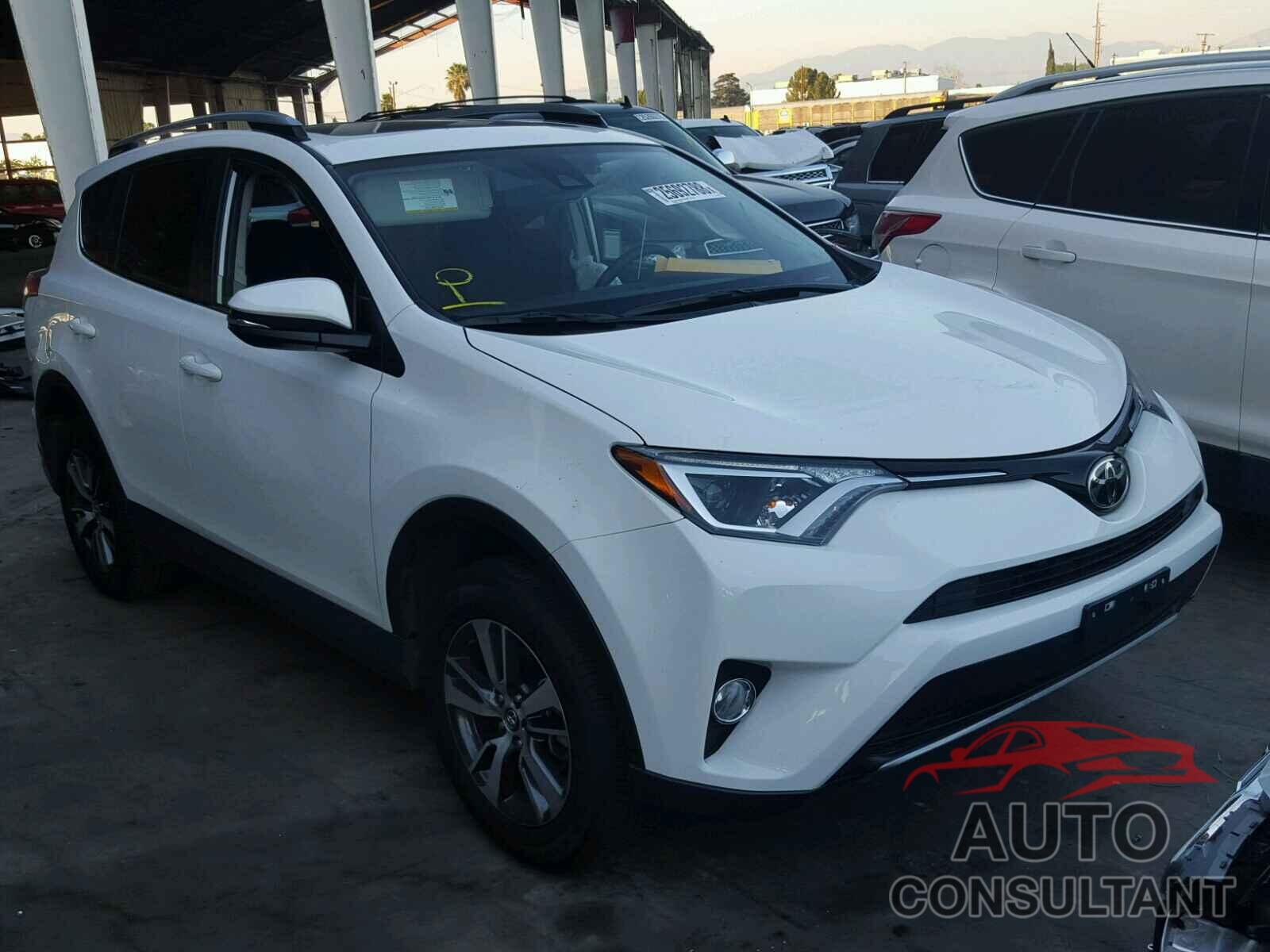 TOYOTA RAV4 2017 - JTMWFREV9HJ700493