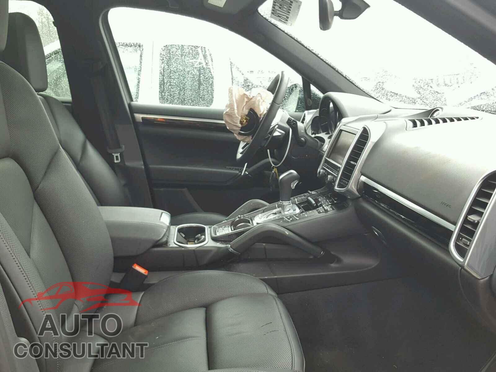 PORSCHE CAYENNE 2016 - WP1AF2A28GKA42184