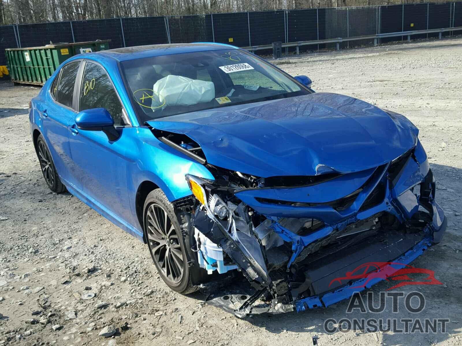 TOYOTA CAMRY 2018 - 4T1B11HK8JU038213