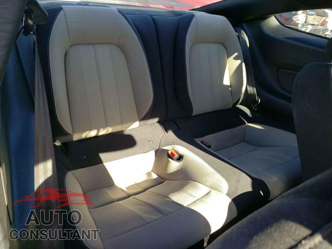 FORD MUSTANG 2019 - 1FA6P8TH2K5123994