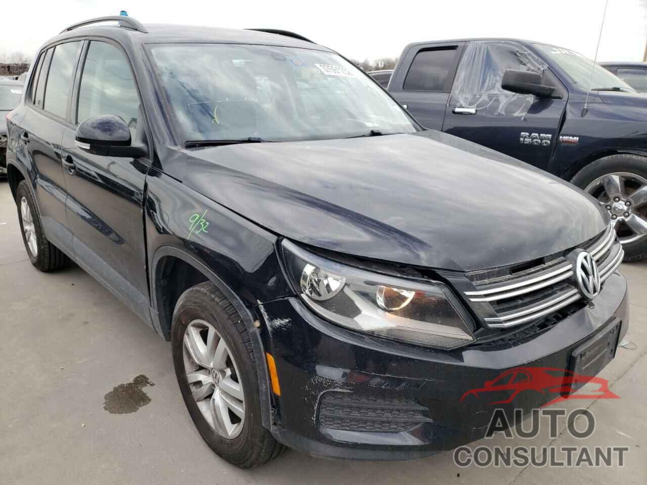 VOLKSWAGEN TIGUAN 2017 - WVGAV7AX4HK020645