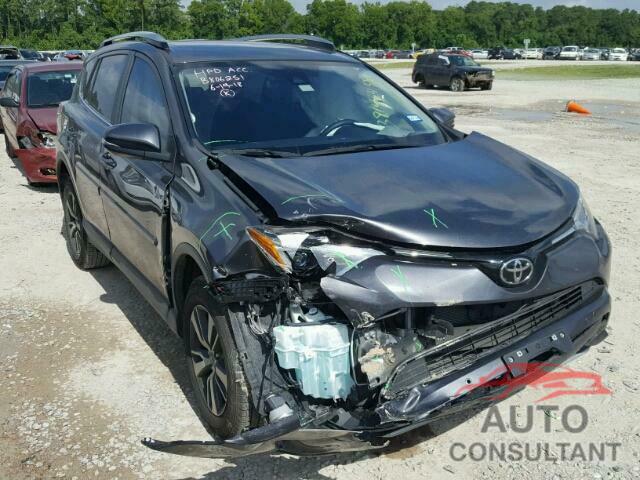 TOYOTA RAV4 XLE 2017 - JTMWFREV7HJ713632