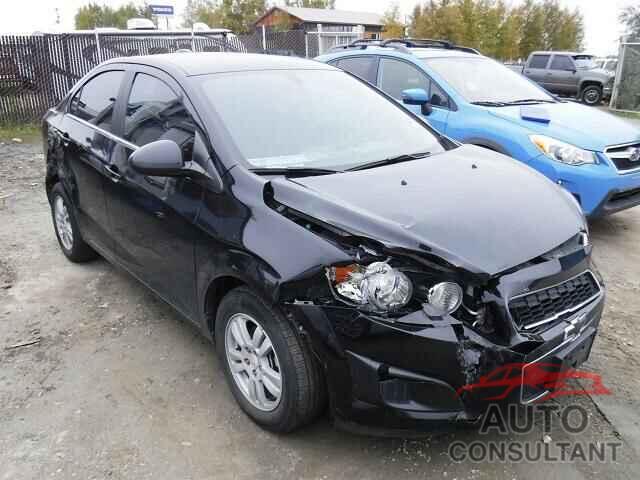 CHEVROLET SONIC 2015 - 1G1JC5SH8F4101096