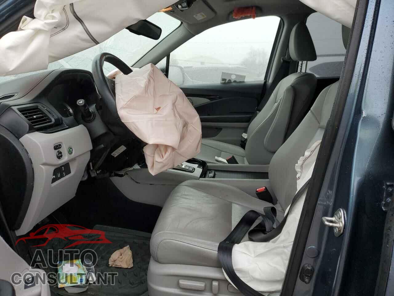HONDA PILOT 2018 - 5FNYF6H96JB018156