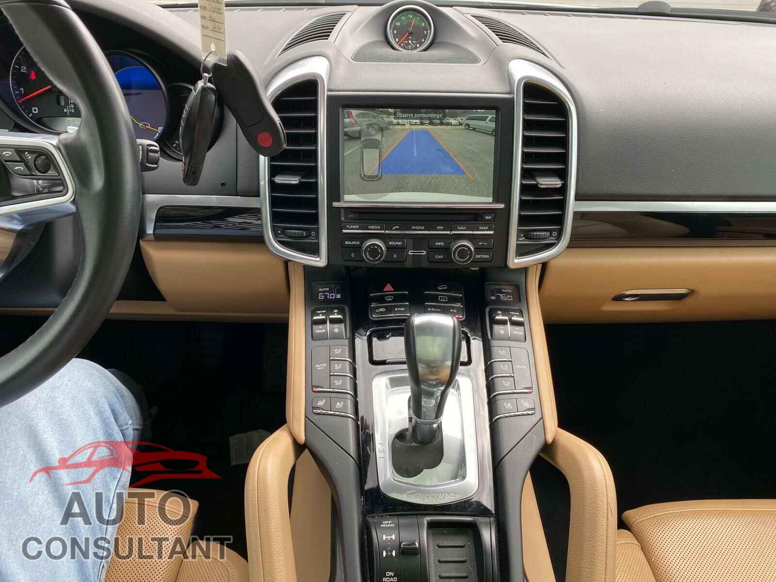 PORSCHE CAYENNE 2016 - WP1AA2A24GLA08686