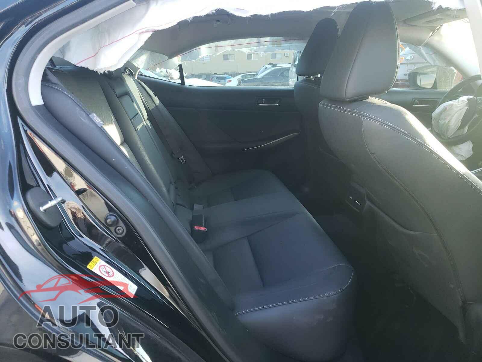 LEXUS IS 2017 - JTHBA1D28H5039536