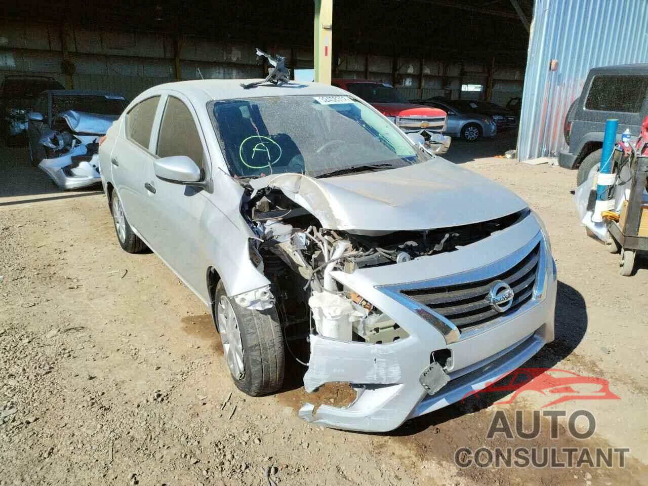 NISSAN VERSA 2018 - 3N1CN7AP8JL801883
