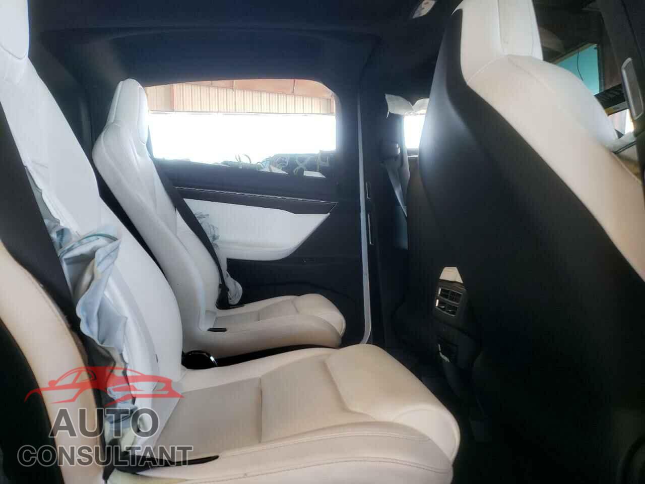 TESLA MODEL X 2017 - 5YJXCBE25HF061000