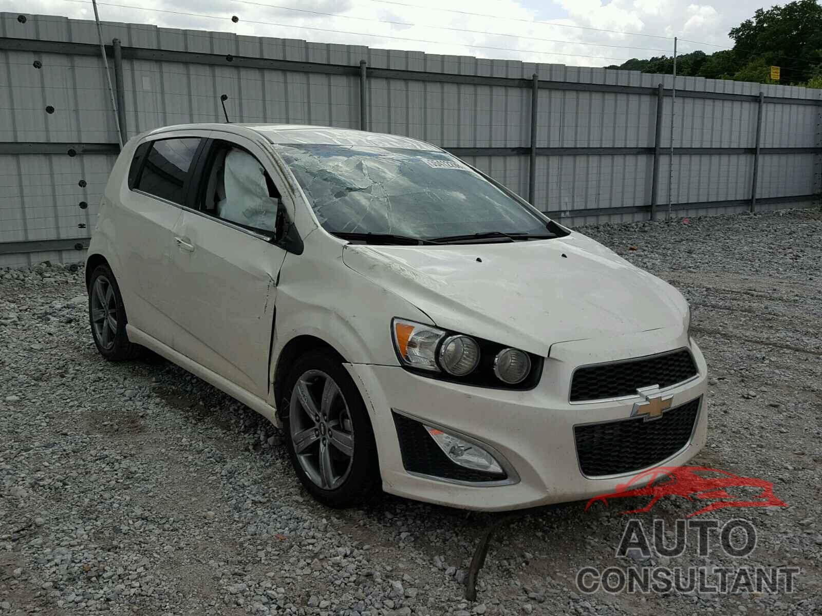 CHEVROLET SONIC 2015 - 1G1JG6SB8F4148229