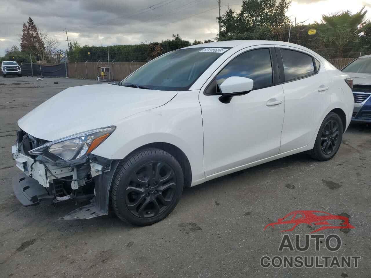 TOYOTA YARIS 2017 - 3MYDLBYV9HY157338