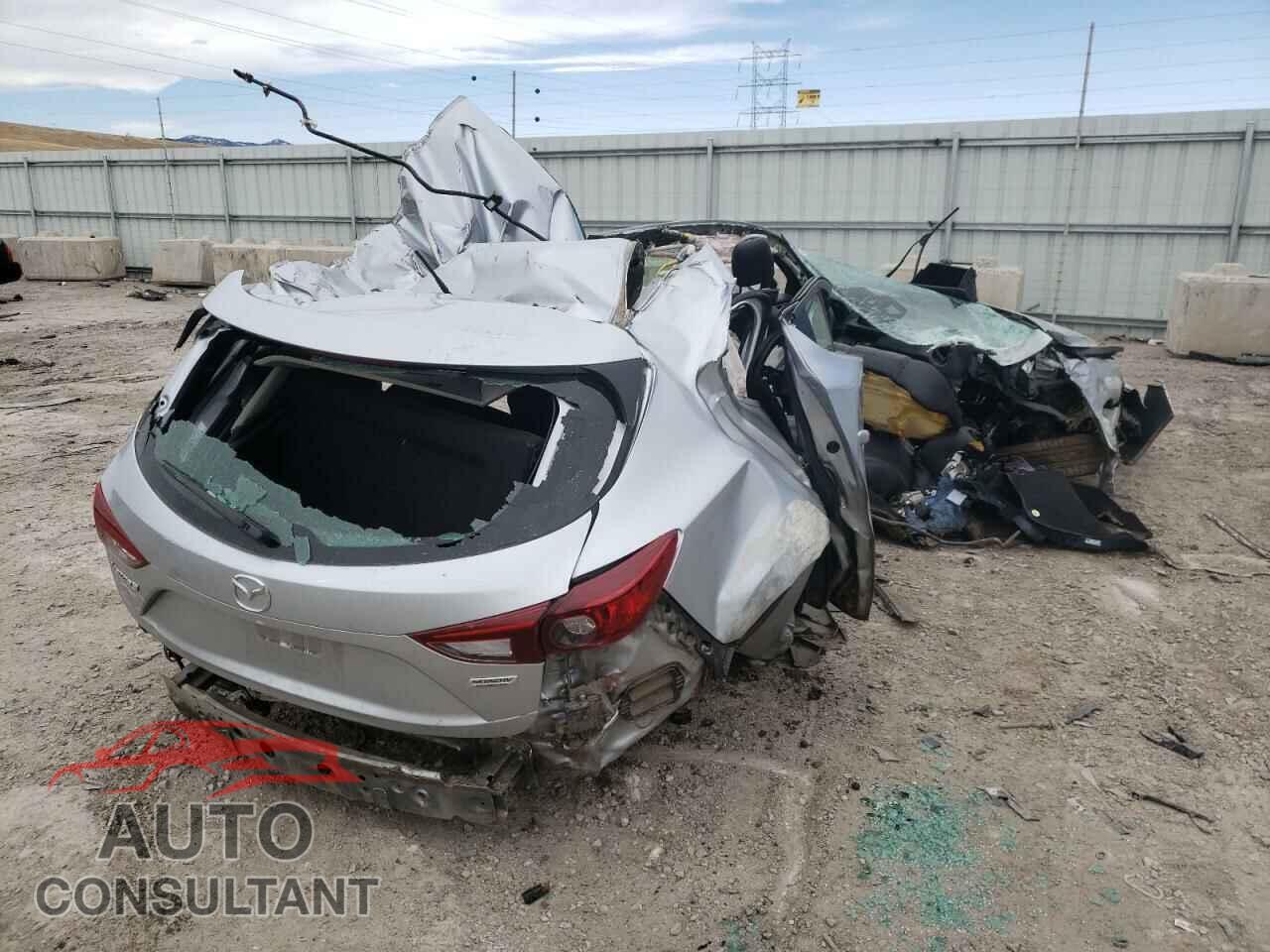 MAZDA 3 2018 - 3MZBN1L32JM201643