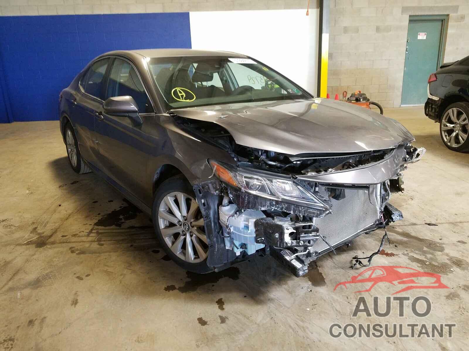 TOYOTA CAMRY 2018 - 4T1B11HK3JU100732