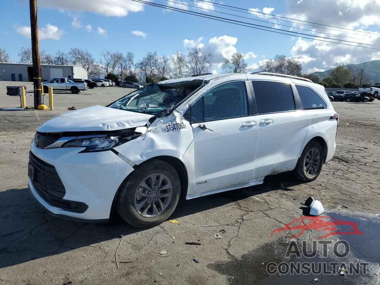 TOYOTA SIENNA 2021 - 5TDKRKEC7MS007124