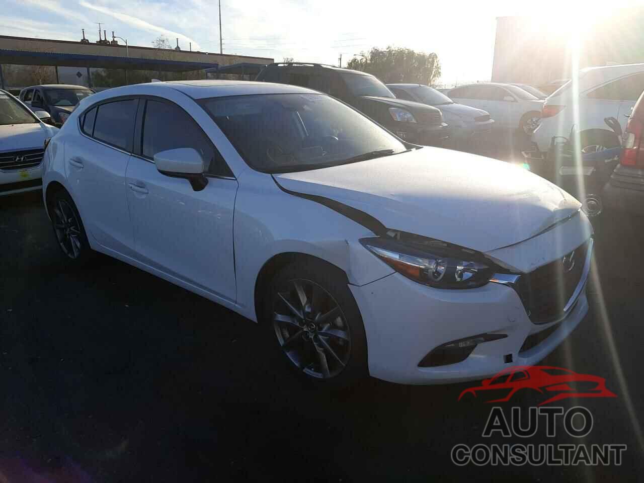 MAZDA 3 2018 - 3MZBN1L39JM245817