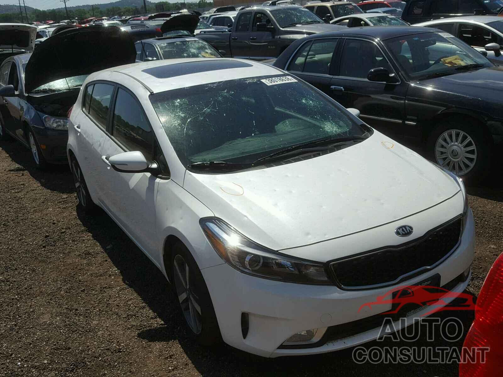 KIA FORTE 2017 - KNAFX5A87H5726179