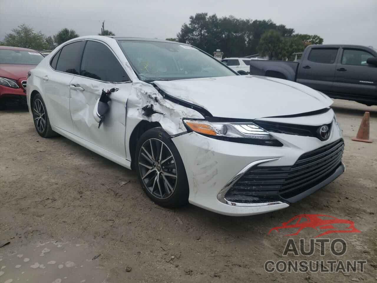 TOYOTA CAMRY 2021 - 4T1F11AK7MU557785