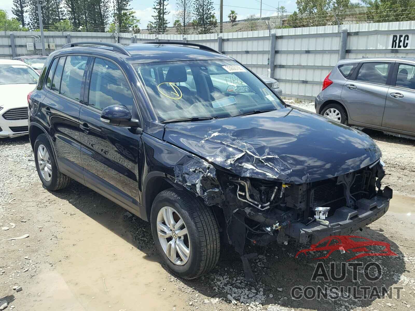 VOLKSWAGEN TIGUAN 2016 - WVGAV7AXXGW607388