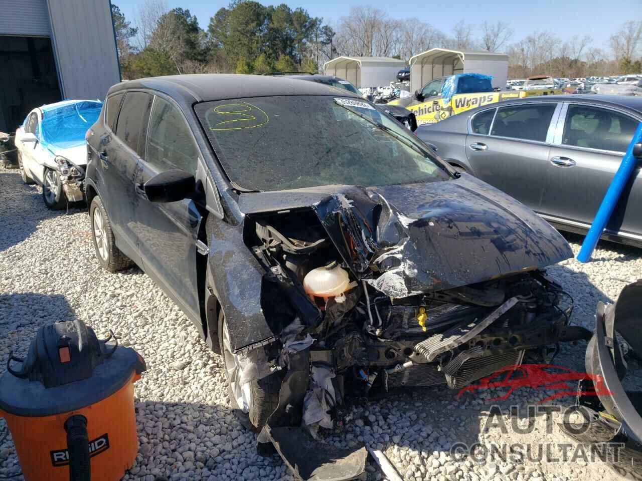 FORD ESCAPE 2017 - 1FMCU0GD5HUB54035