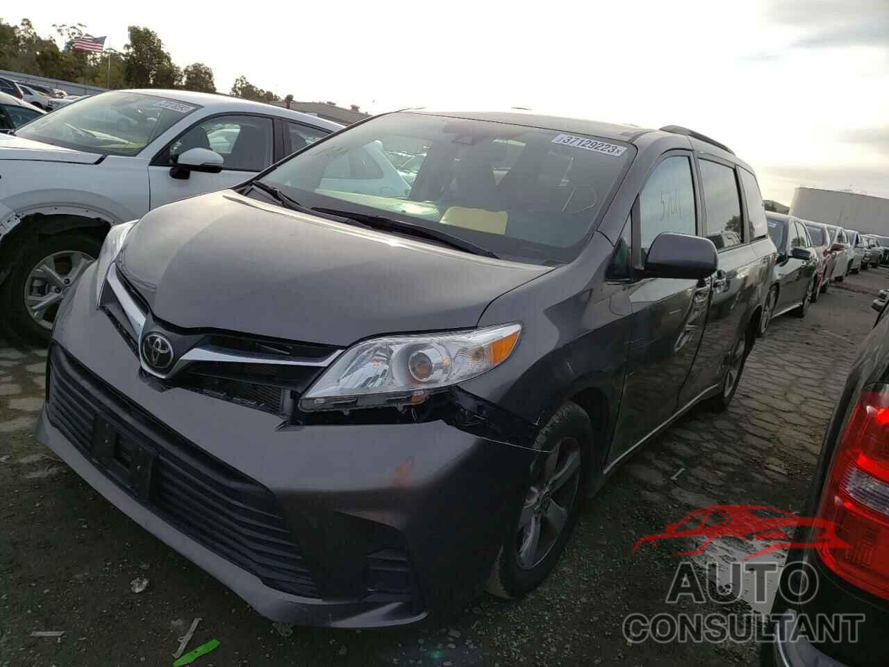 TOYOTA SIENNA 2018 - 5TDKZ3DCXJS924528