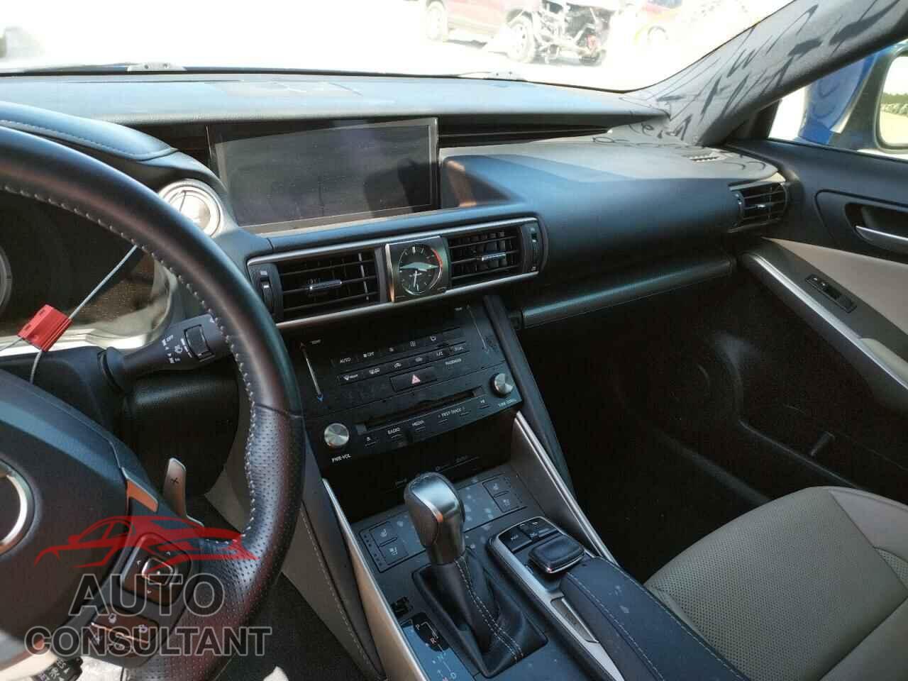 LEXUS IS 2018 - JTHBA1D24J5080025