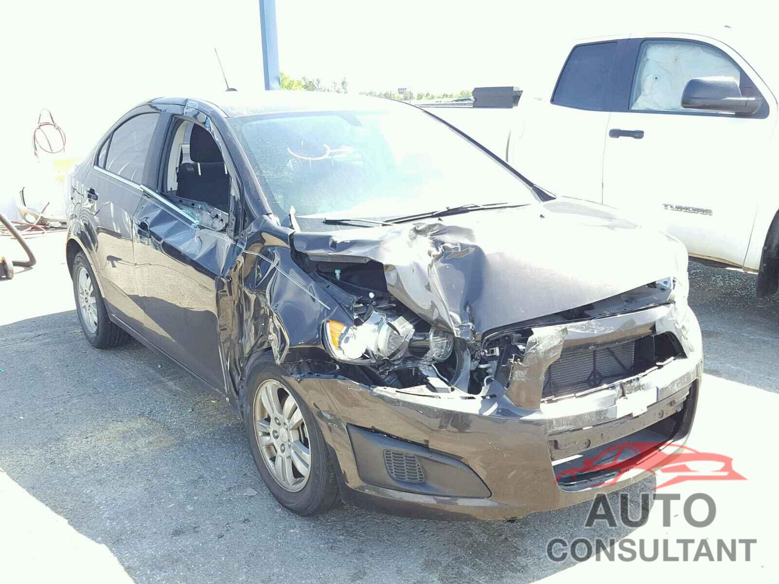 CHEVROLET SONIC 2015 - 1G1JC5SH1F4185777
