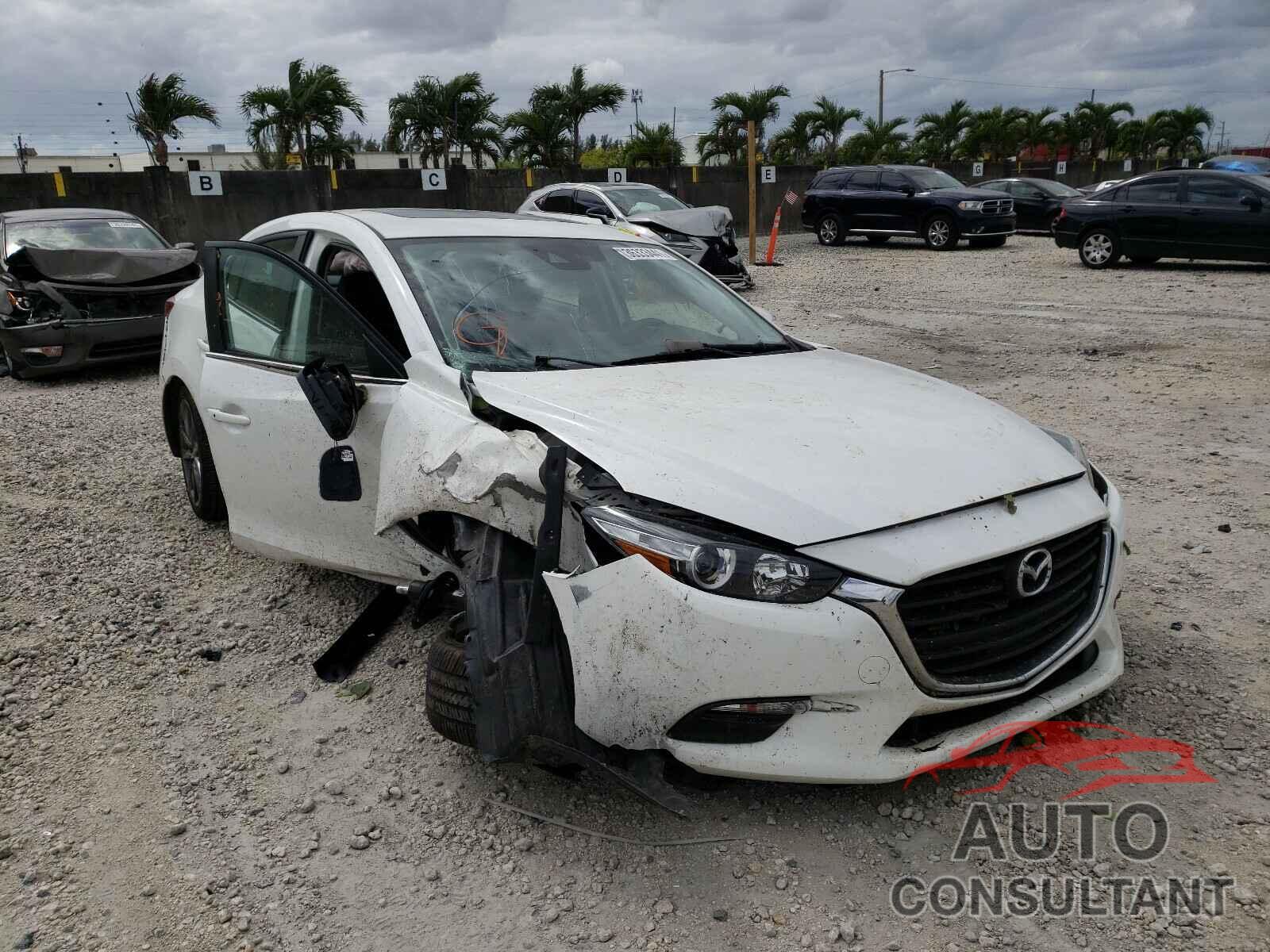 MAZDA 3 2018 - 3MZBN1V31JM187991