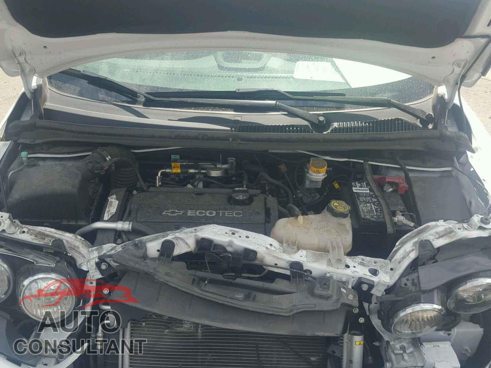 CHEVROLET SONIC 2016 - 1G1JA6SH5G4155906