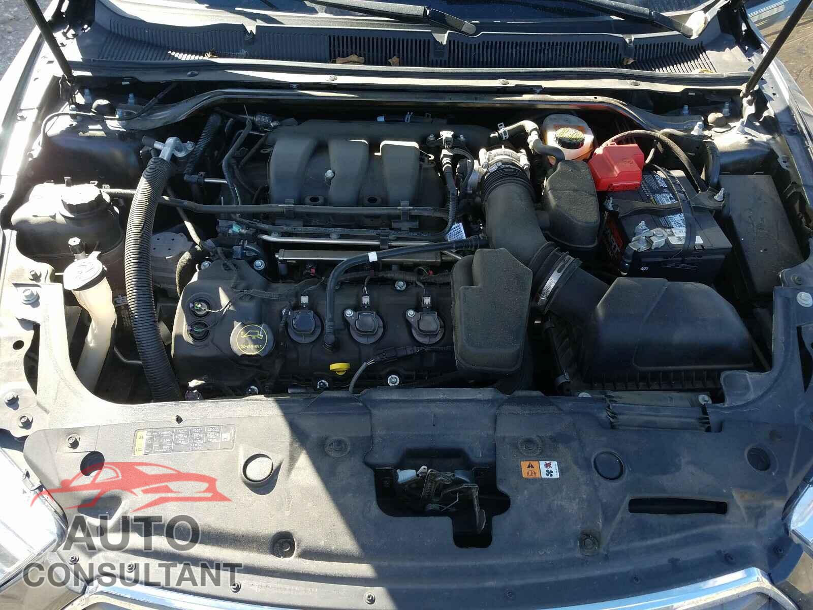 FORD TAURUS 2018 - 1FAHP2D8XJG108683