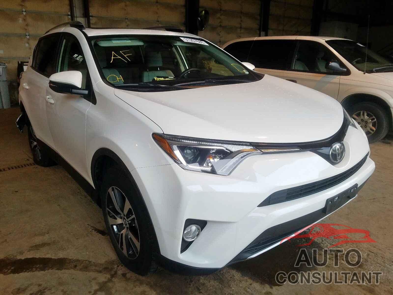 TOYOTA RAV4 2017 - JTMRFREV6HD218804