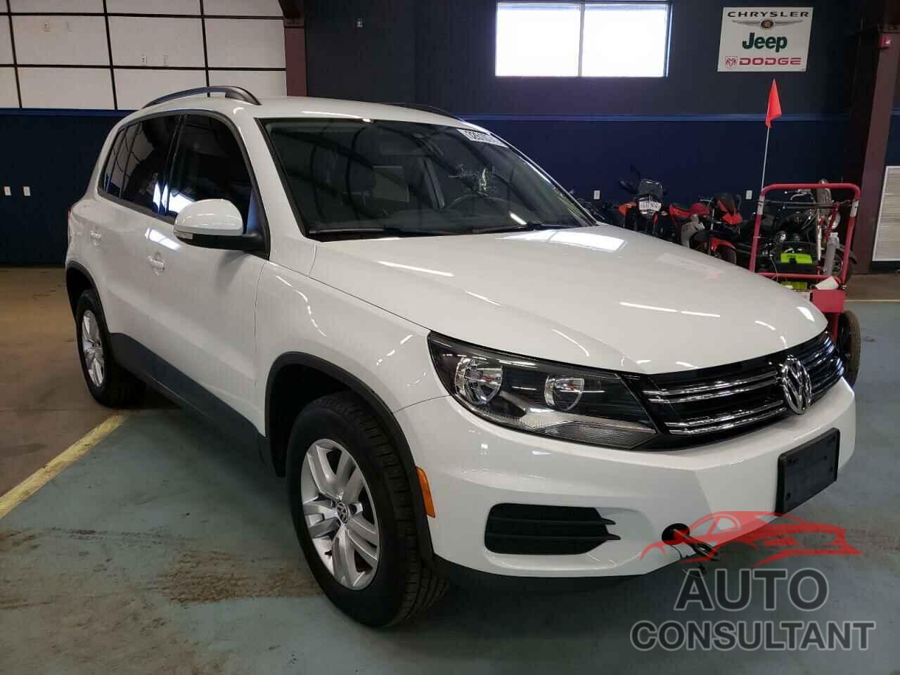 VOLKSWAGEN TIGUAN 2017 - WVGBV7AX1HK039951