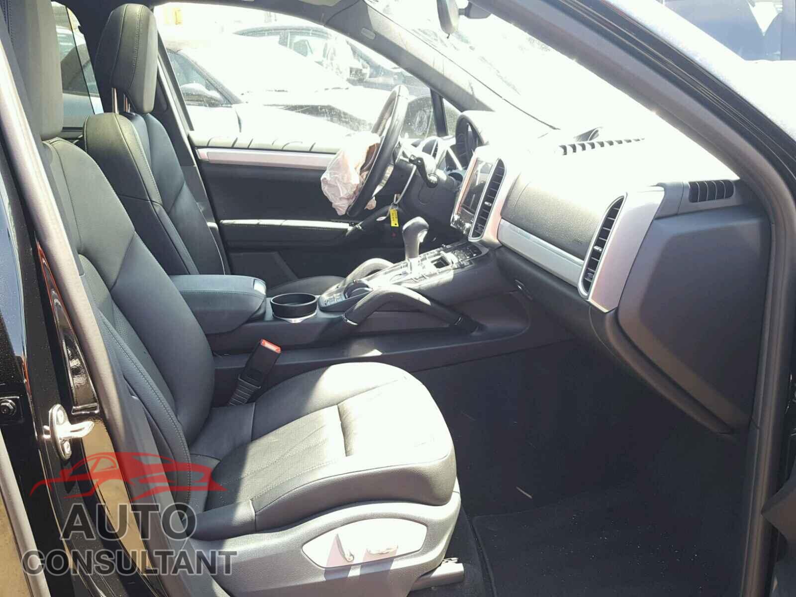 PORSCHE CAYENNE 2017 - WP1AB2A28HLA51877