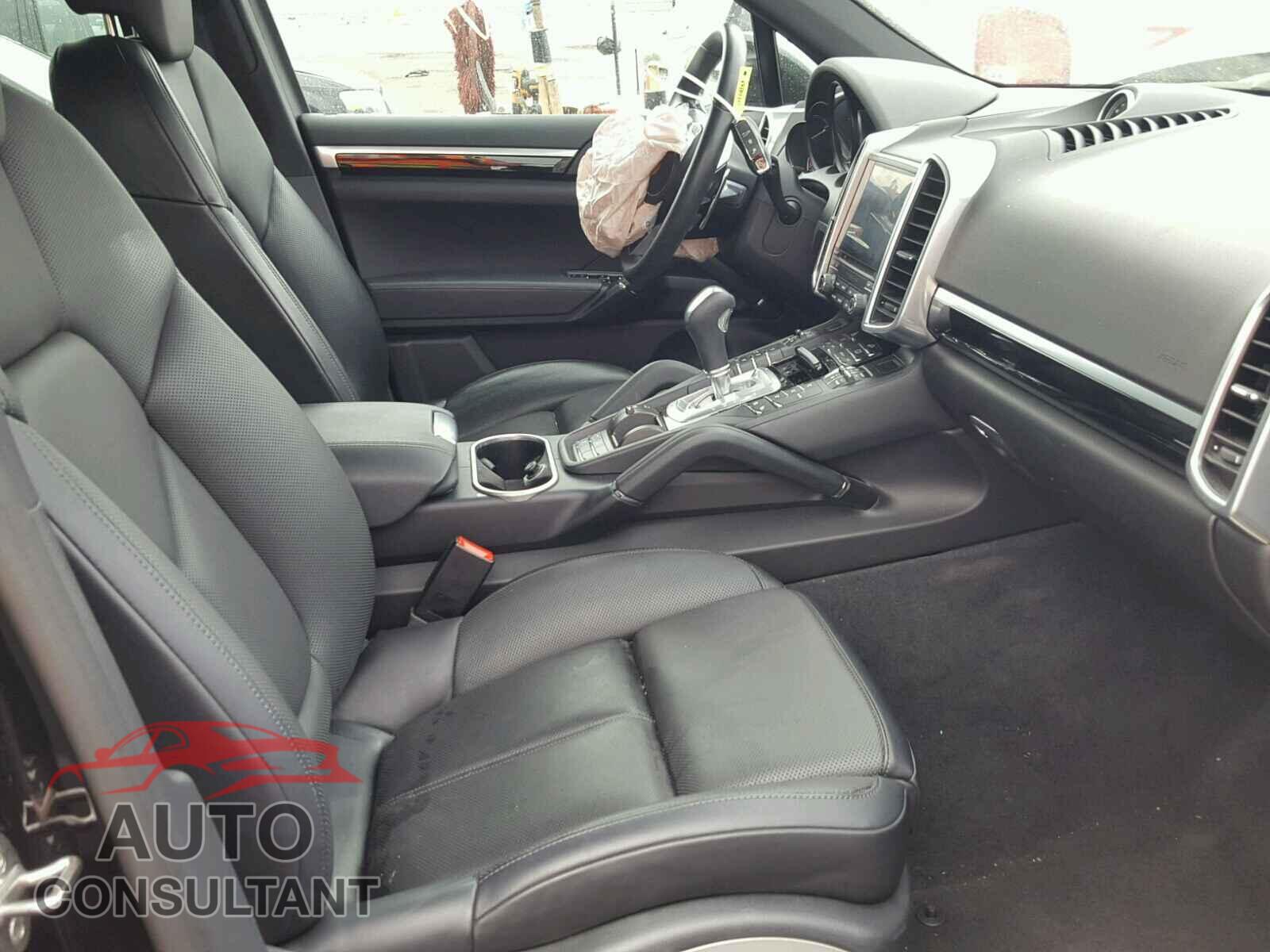 PORSCHE CAYENNE 2017 - WP1AA2A29HKA80720