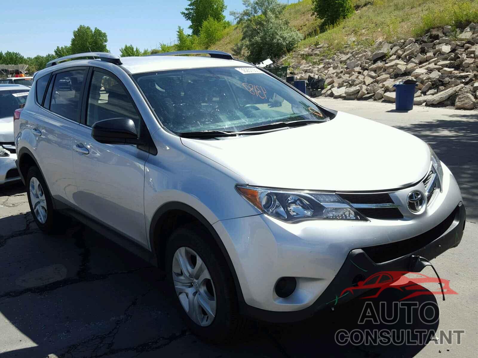 TOYOTA RAV4 LE 2015 - JTMBFREV5FJ050413