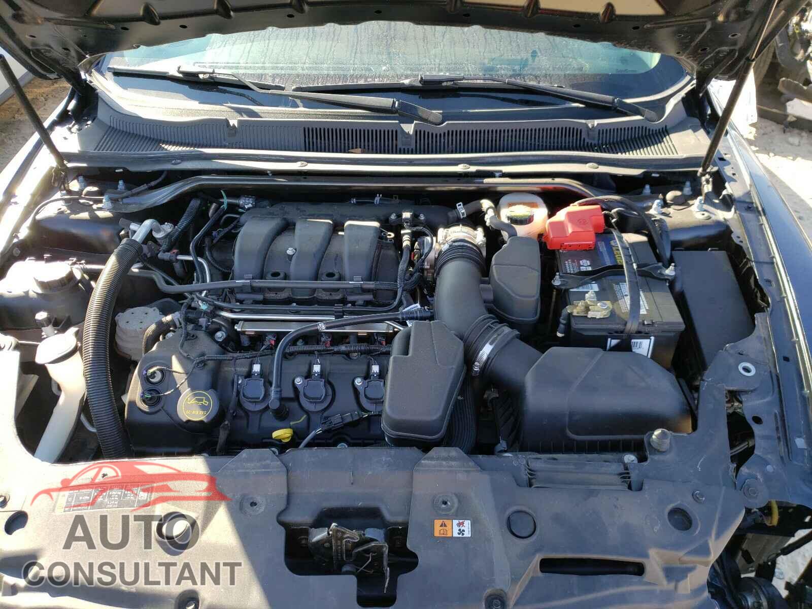 FORD TAURUS 2017 - 1FAHP2E85HG120572