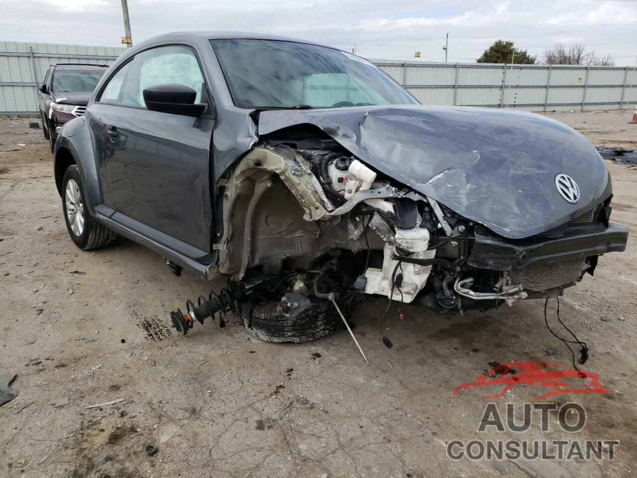 VOLKSWAGEN BEETLE 2018 - 3VWFD7AT9JM717329
