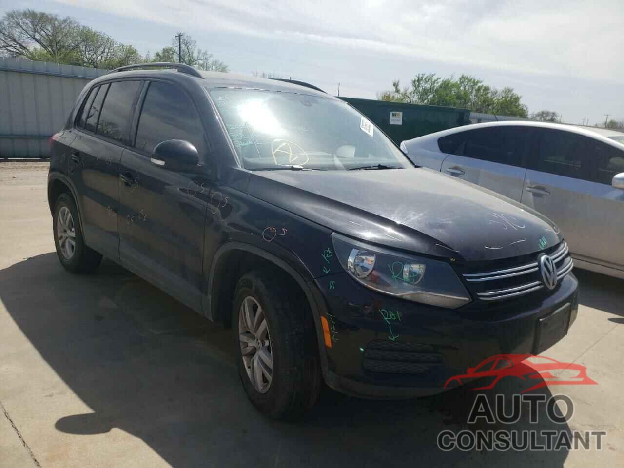 VOLKSWAGEN TIGUAN 2017 - WVGAV7AX7HK034605