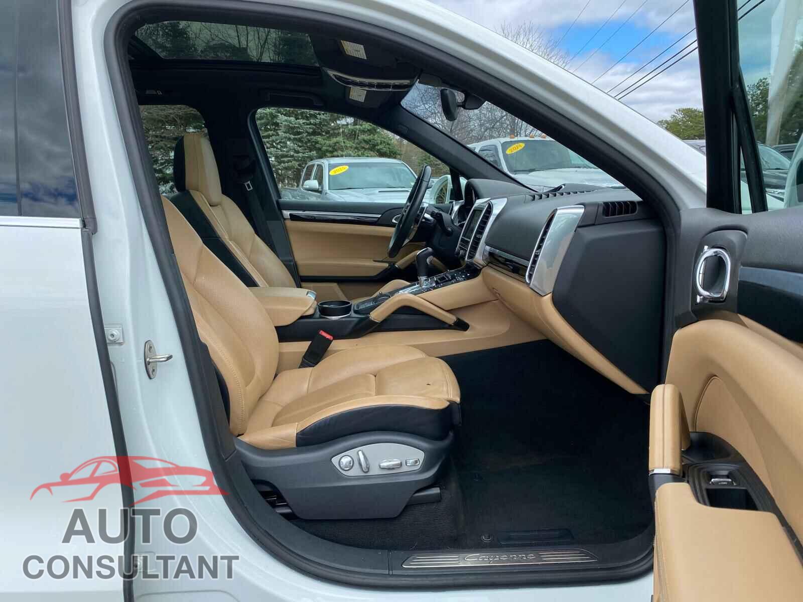 PORSCHE CAYENNE 2016 - WP1AA2A24GLA08686