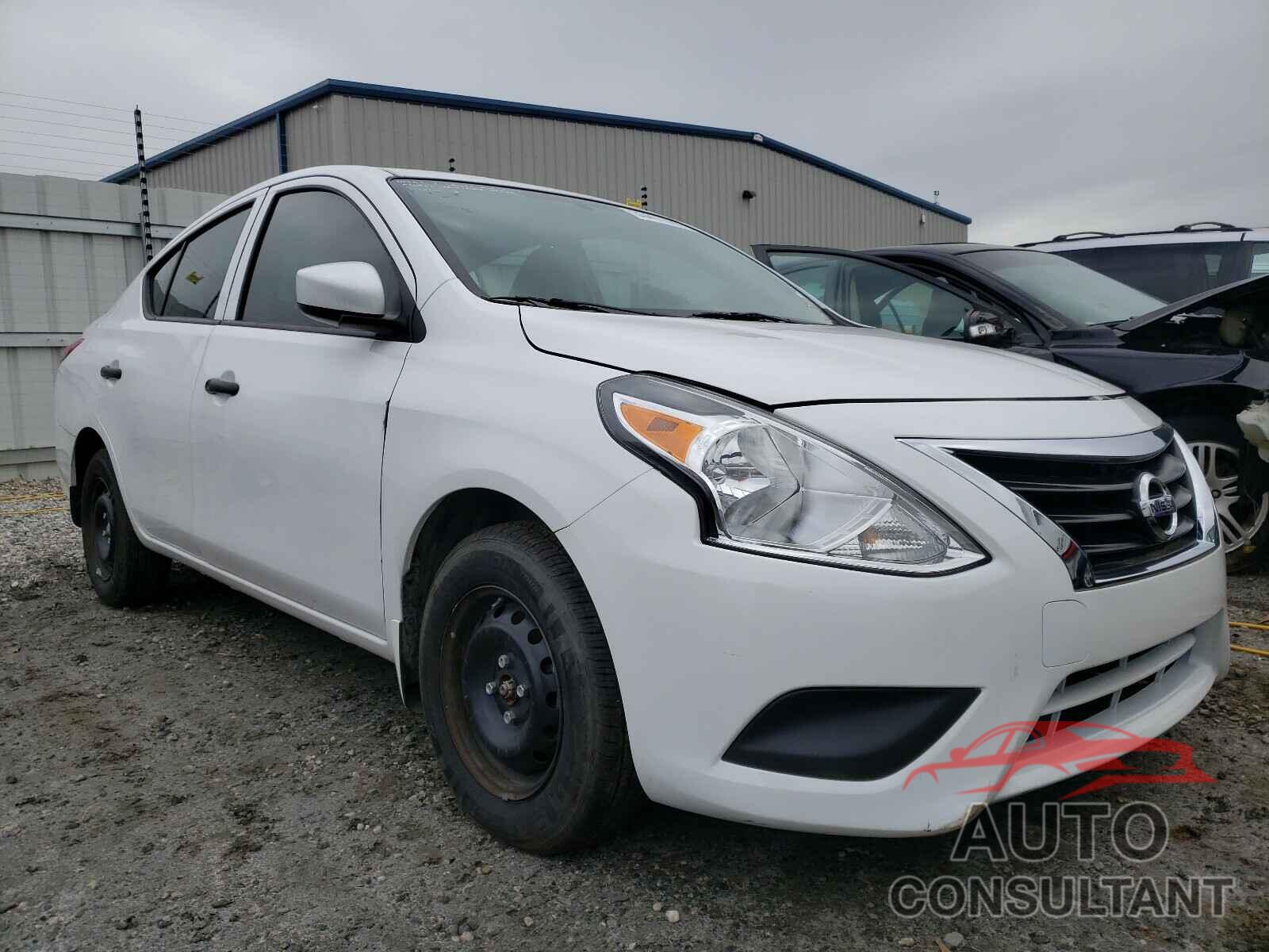 NISSAN VERSA 2019 - 5YFBURHE9HP641828