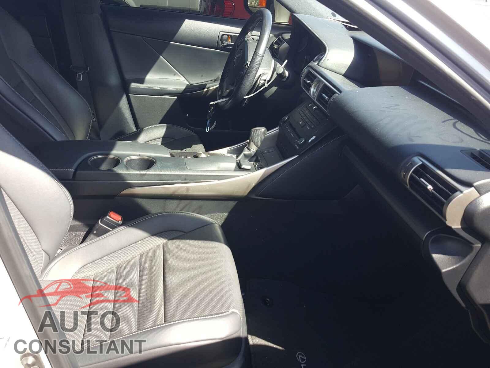 LEXUS IS 2016 - JTHBA1D23G5018043