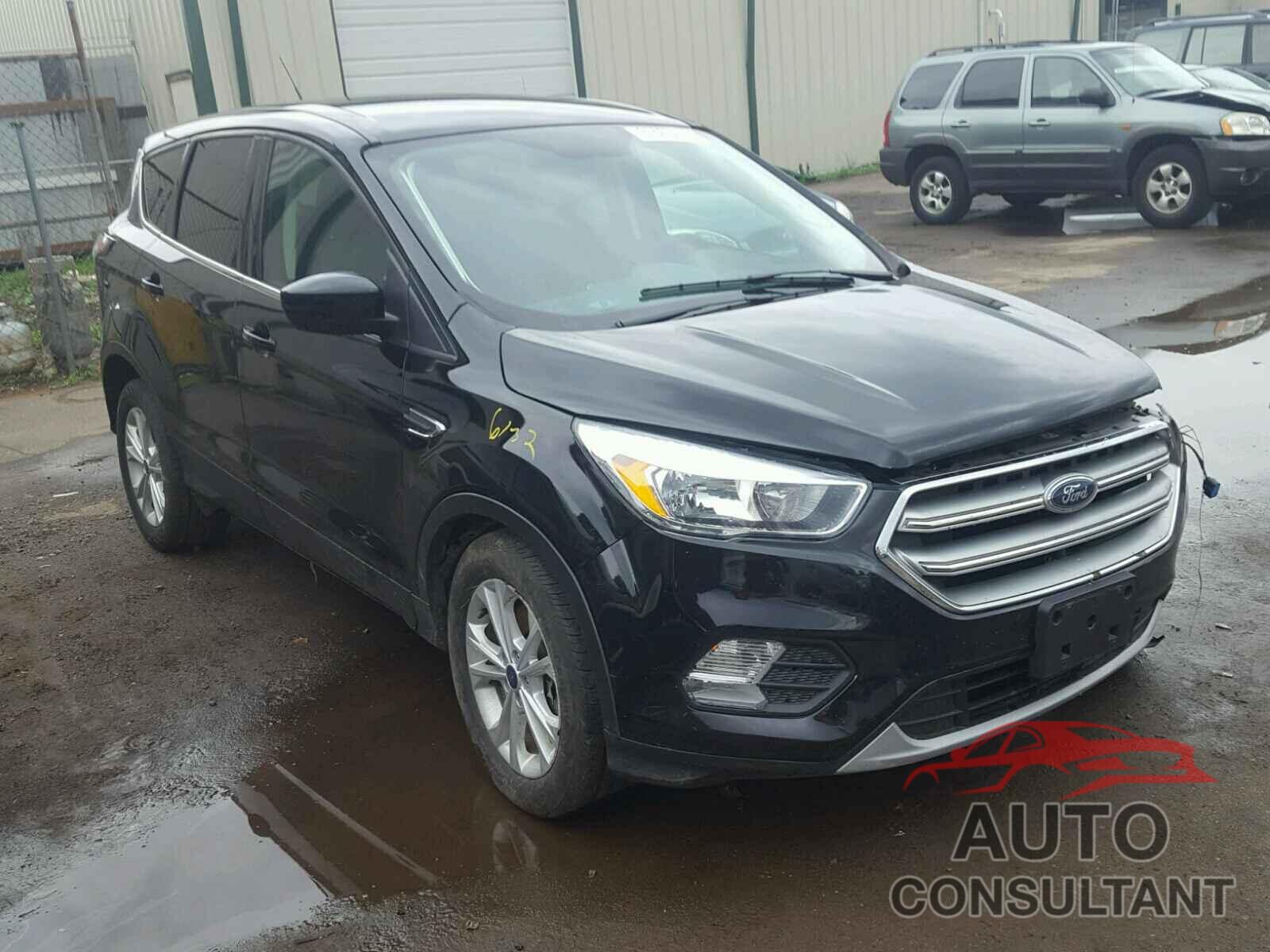 FORD ESCAPE 2017 - 1FMCU9G9XHUD42047