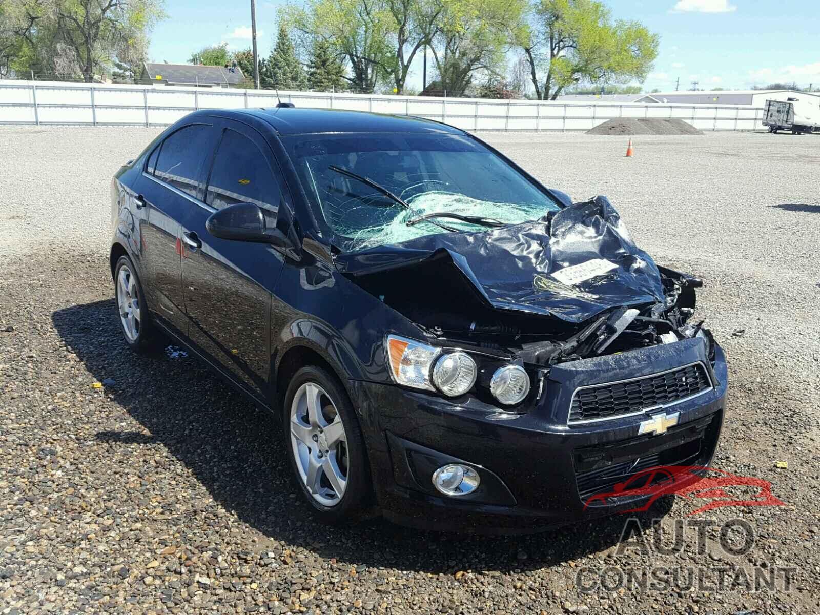 CHEVROLET SONIC 2015 - 1G1JE5SB9F4100660