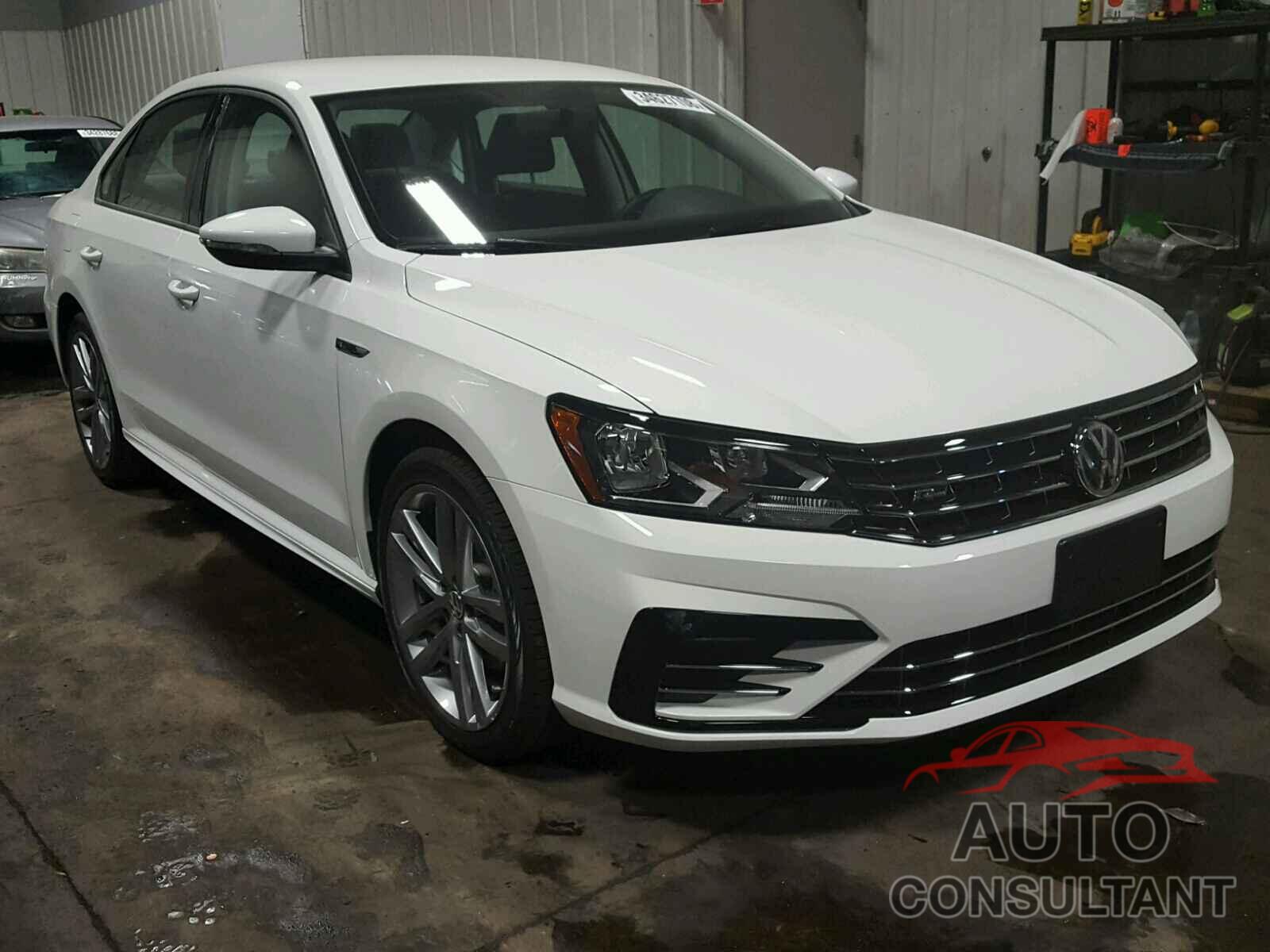 VOLKSWAGEN PASSAT 2018 - 1VWAA7A33JC003331