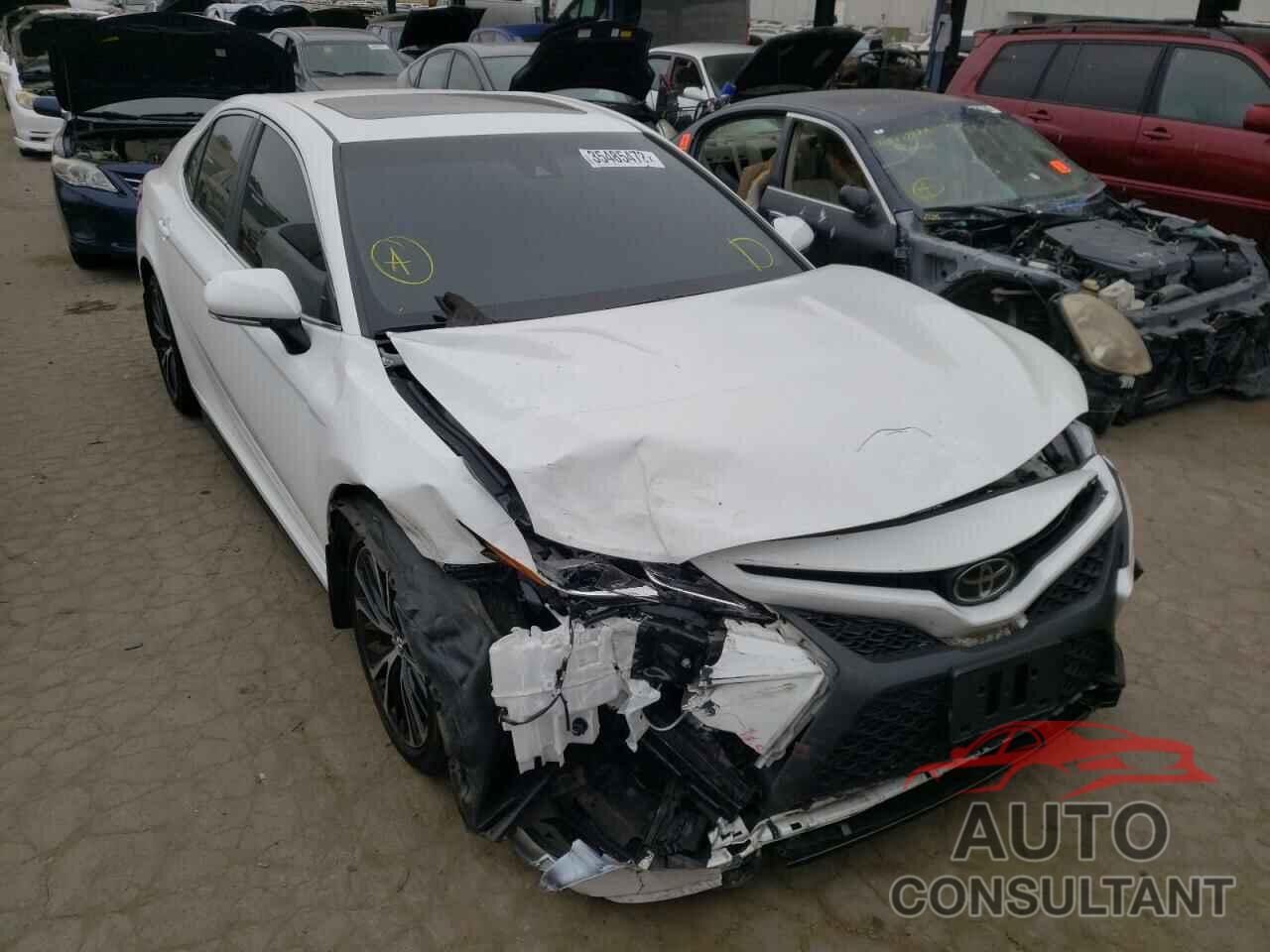 TOYOTA CAMRY 2018 - 4T1B11HK5JU079754