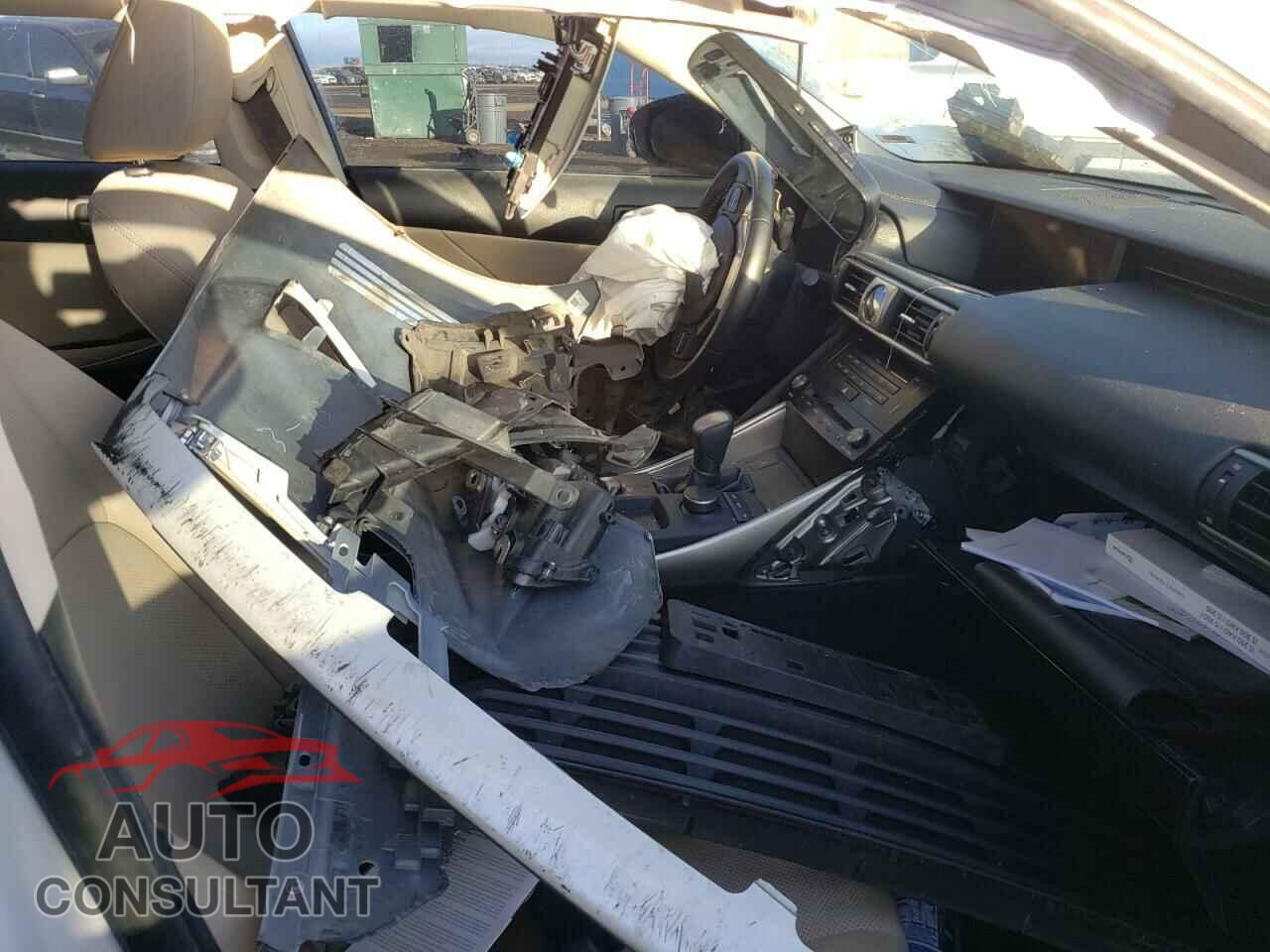 LEXUS IS 2018 - JTHC81D28J5027019