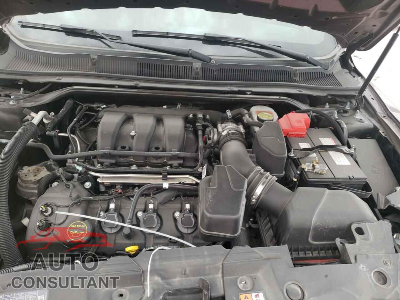 FORD TAURUS 2018 - 1FAHP2E81JG129548