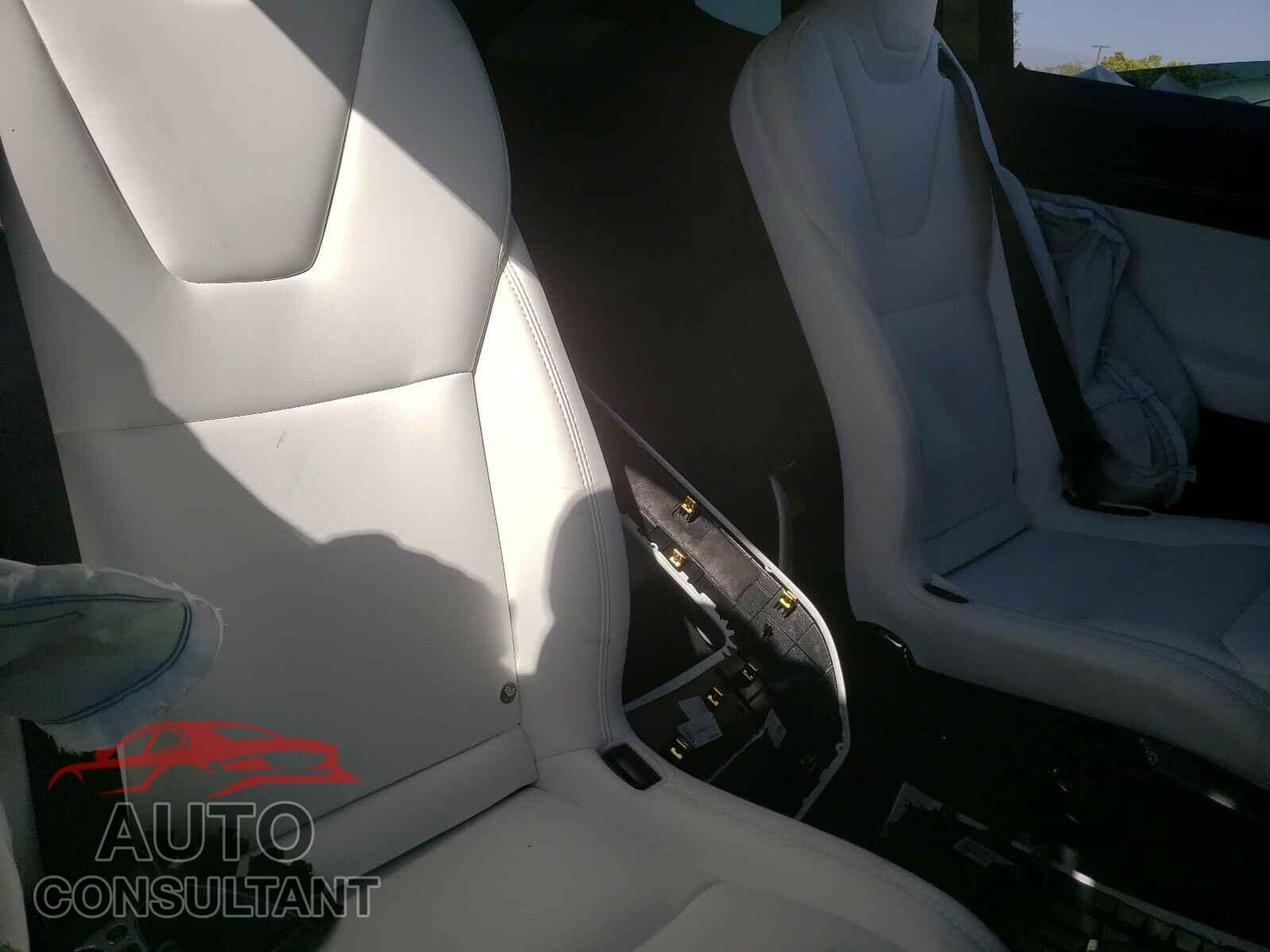 TESLA MODEL X 2019 - 5YJXCBE27KF187933